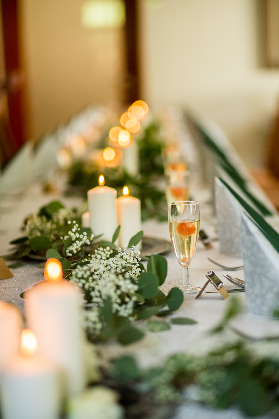 Svatební tabule, dekorace, stůl, eukalyptus, svíčky